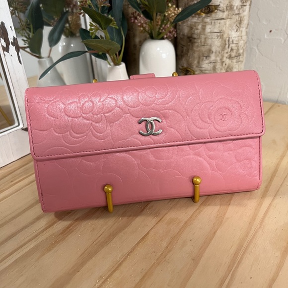 [SOLD ON WEBSITE] Chanel camelia long wallet - Picture 2 of 7